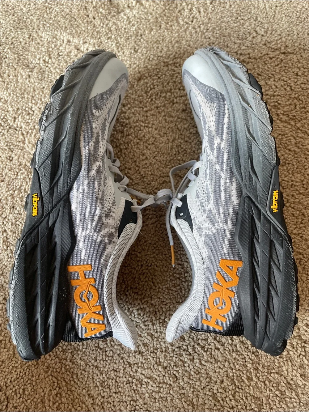 Hoka Speedgoat 5 Men’s Trail Running Sneakers 9.5 Gray Orange Logo Vibram Sole